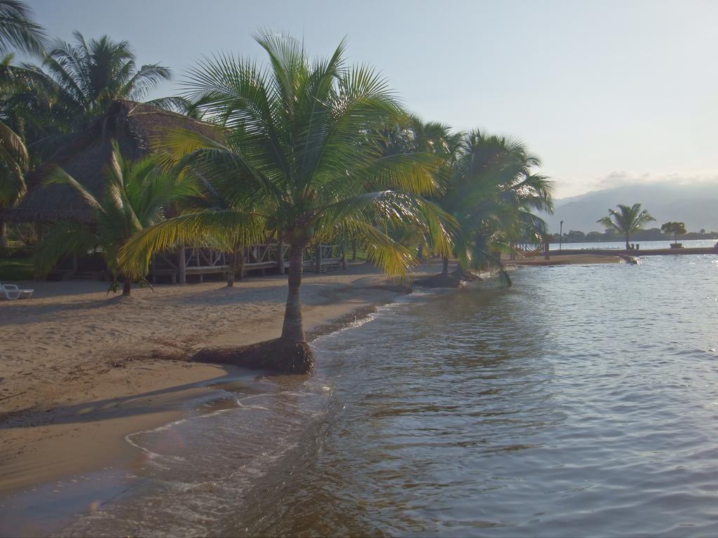 Amatique Bay Hotel Puerto Barrios Dış mekan fotoğraf